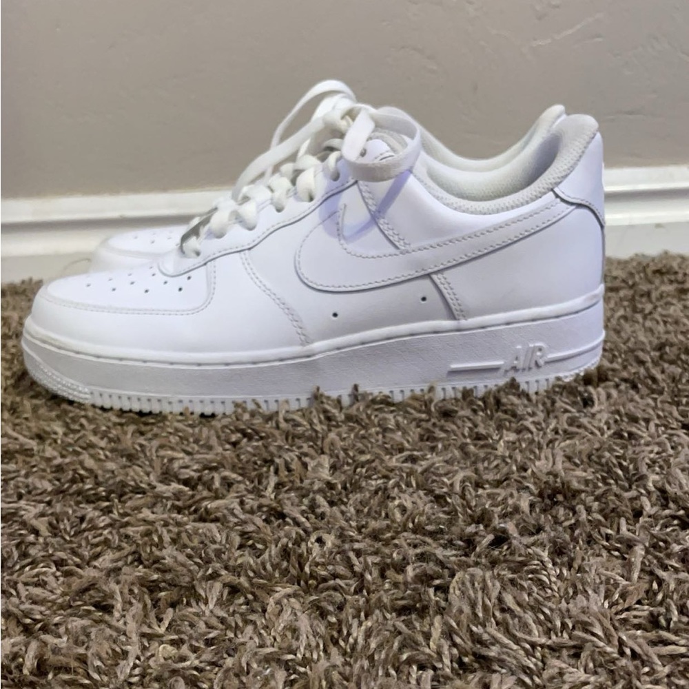 lightly used air forces size 8 women’s